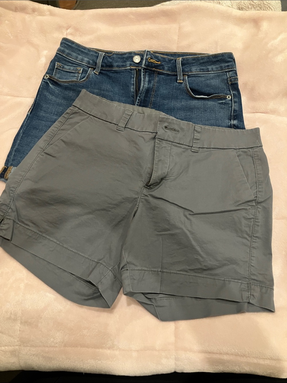 2 pairs of old navy woman’s shorts